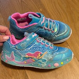 Girl Mermaid Light-Up Sneakers in Teal and Pink